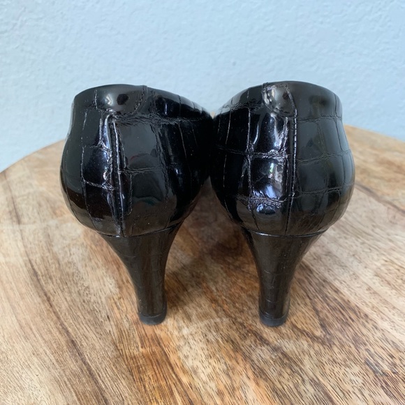 Bally Alligator Print 2.5” Heel Dress Pumps 7.5C - Picture 3 of 8